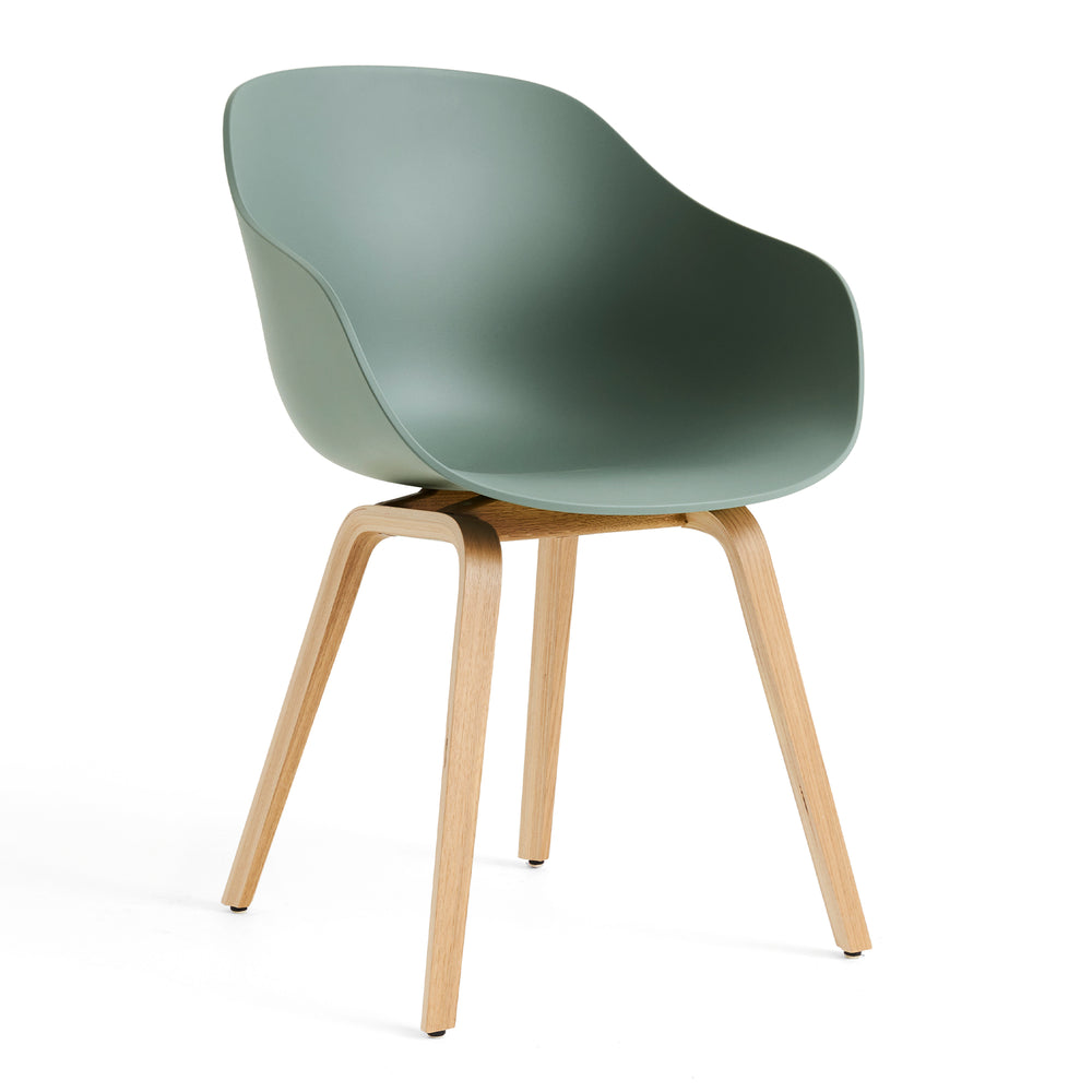 HAY - About A Chair AAC 222 | Standardgleiter Kunststoff / fall green 2.0 / Eiche lackiert