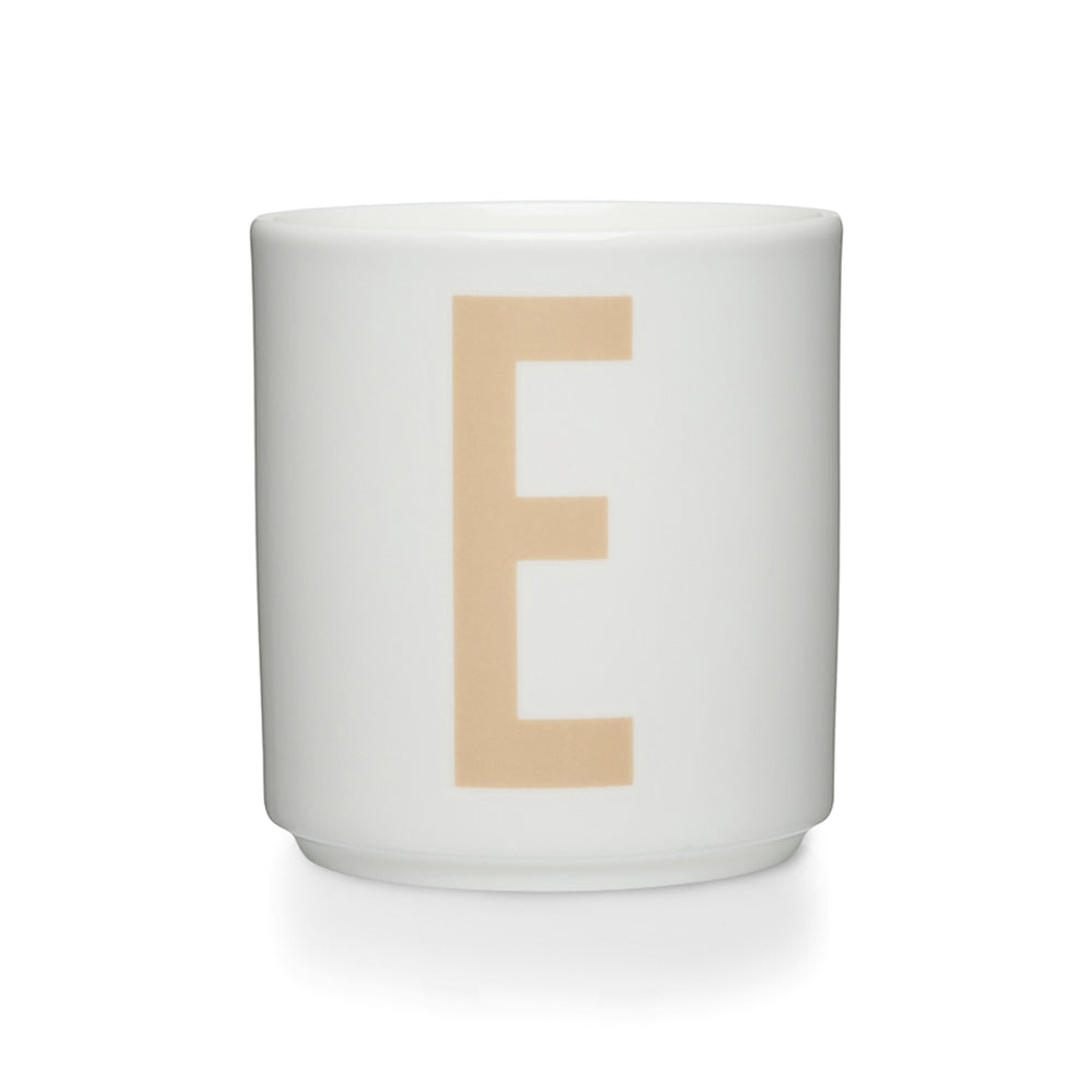 Design Letters - AJ Porzellan Becher A-Z | E / beige/weiß