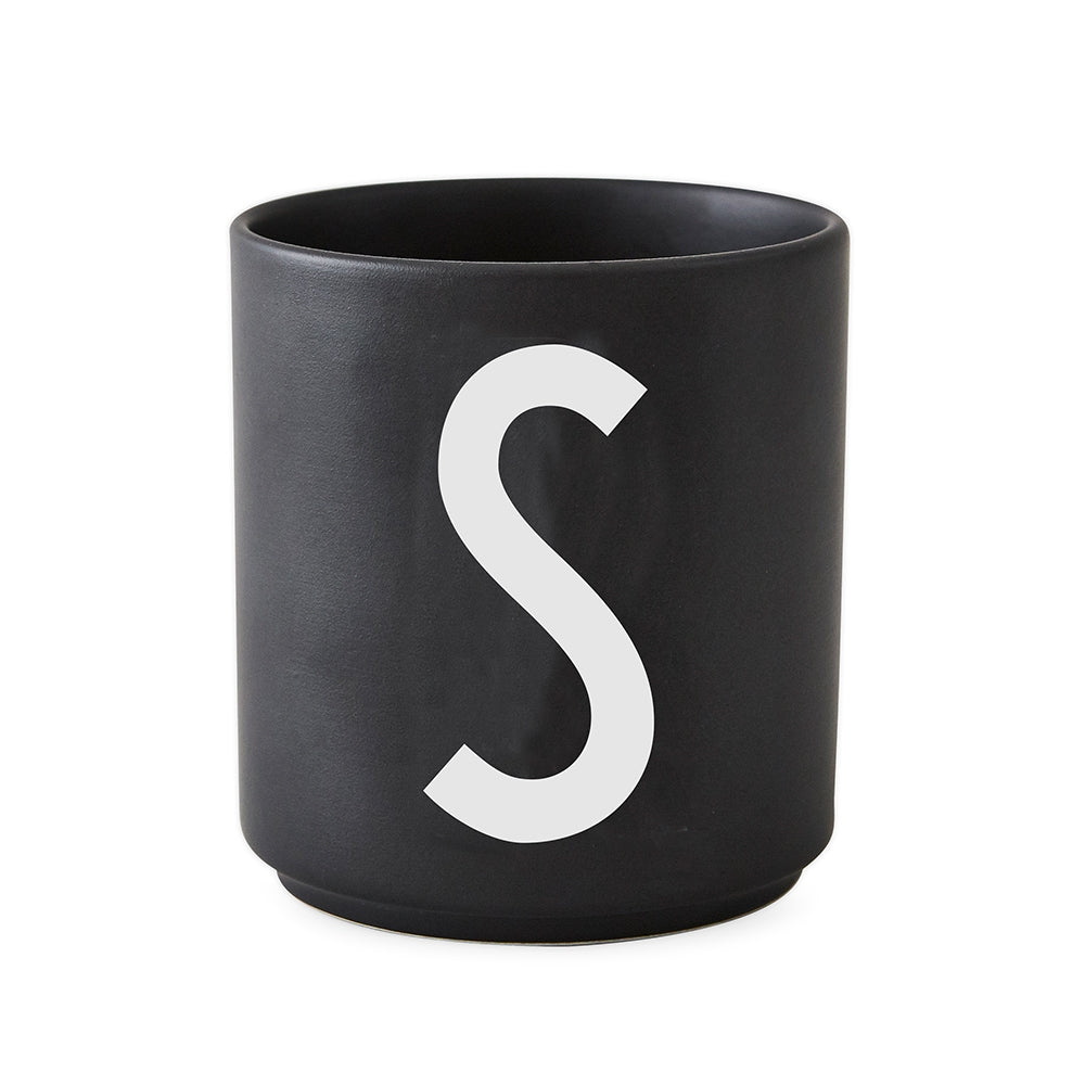 Design Letters - AJ Porzellan Becher A-Z | S / schwarz