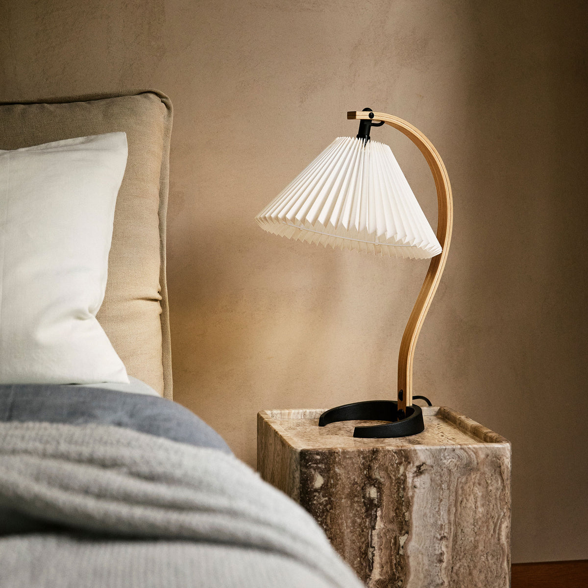 Gubi - Timberline Tischleuchte | 