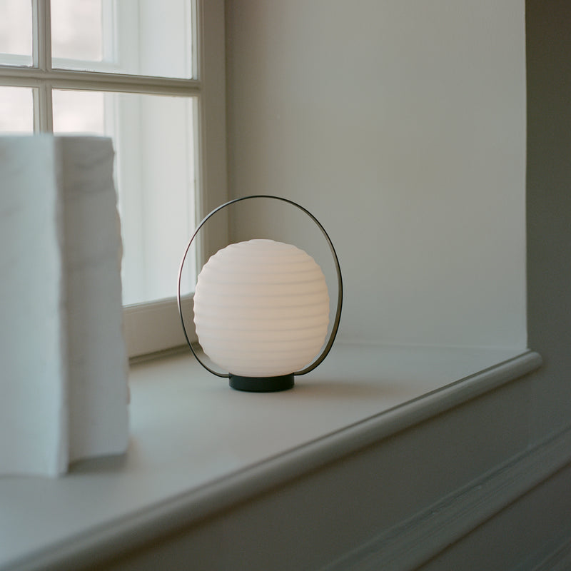 New Works - Lantern Portable Tischleuchte mit Akku