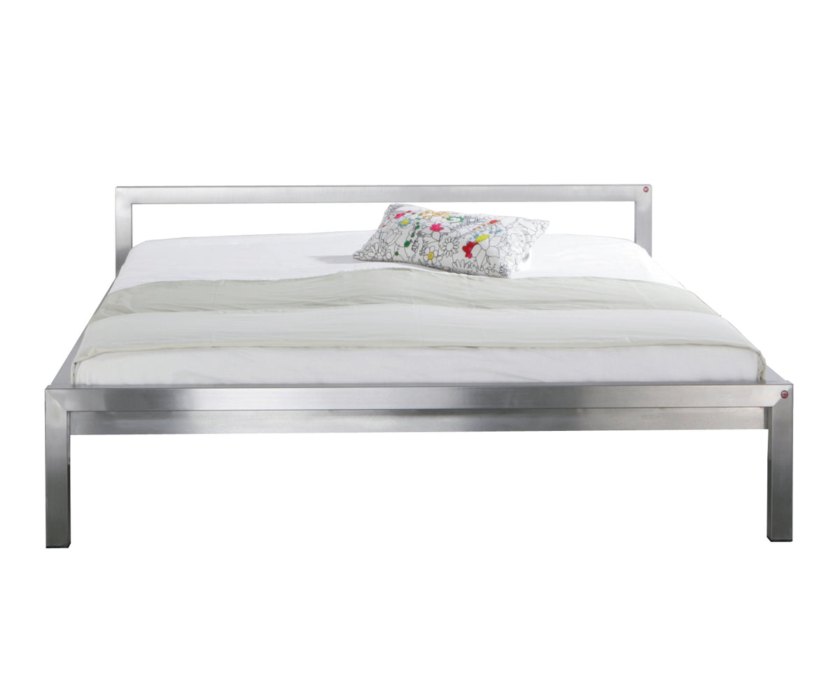 Hans Hansen - Pure Bett | exkl. Polsterkopfteil / 140 x 200 cm / Edelstahl, exkl. Polsterkopfteil / 180 x 200 cm / Edelstahl, exkl. Polsterkopfteil / 160 x 200 cm / Edelstahl, exkl. Polsterkopfteil / 200 x 200 cm / Edelstahl