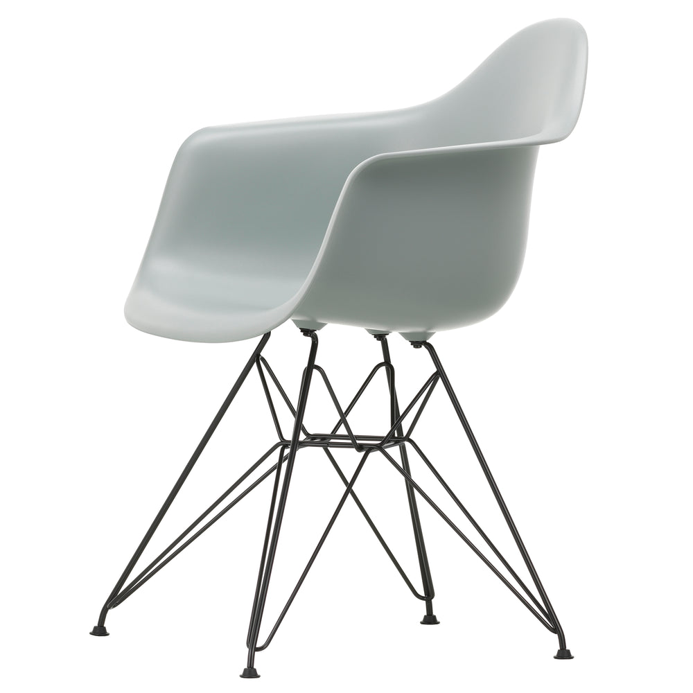 Vitra - Eames Plastic Armchair DAR RE | hellgrau RE / schwarz