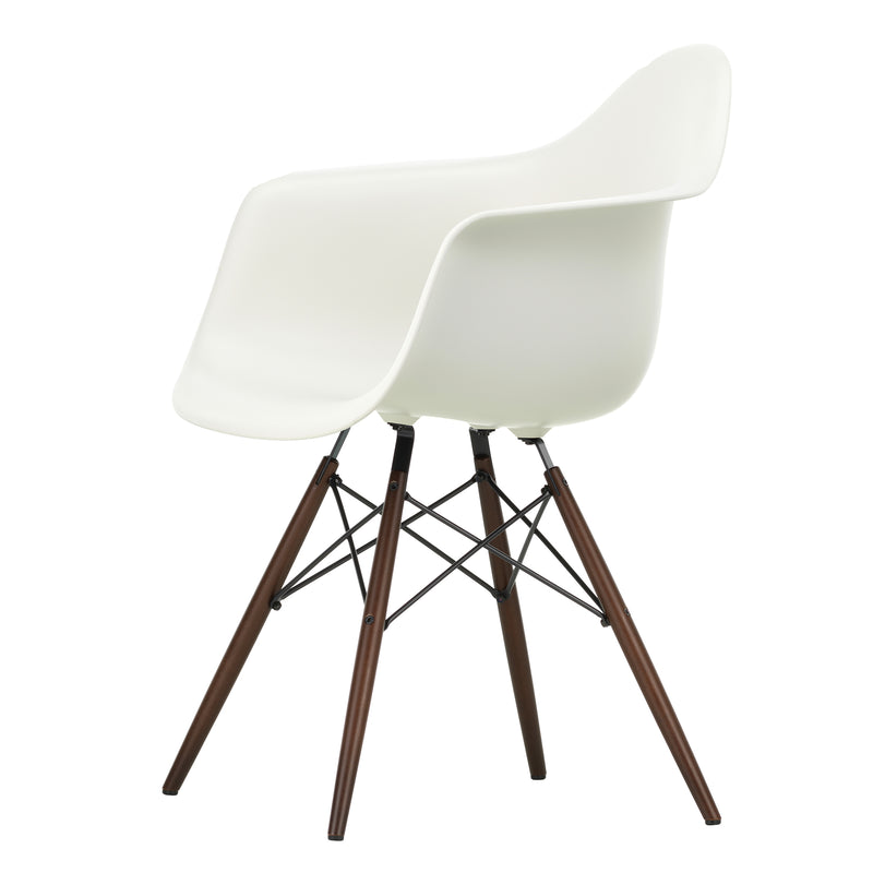 Vitra - Eames Plastic Armchair DAW RE | weiß RE / Ahorn dunkel 