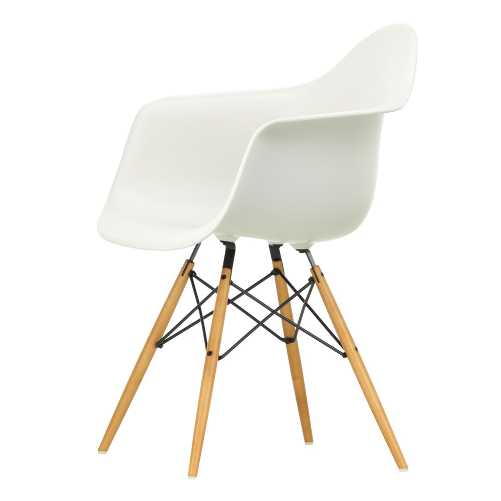 Vitra - Eames Plastic Armchair DAW RE | weiß RE / Ahorn gelblich
