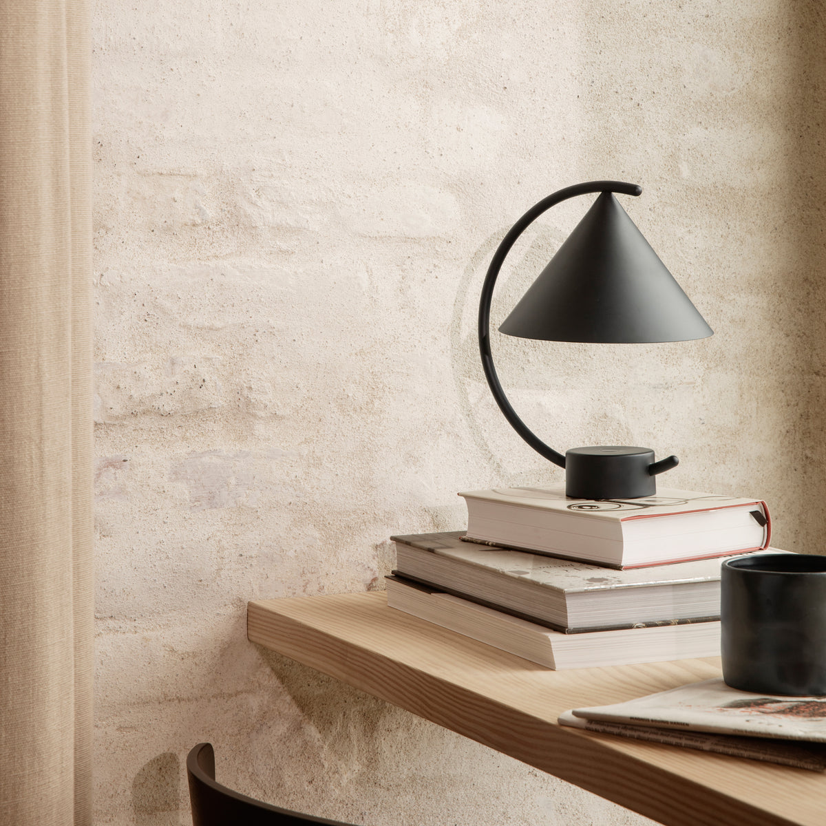 Ferm Living - Meridian Akku LED-Tischleuchte | schwarz